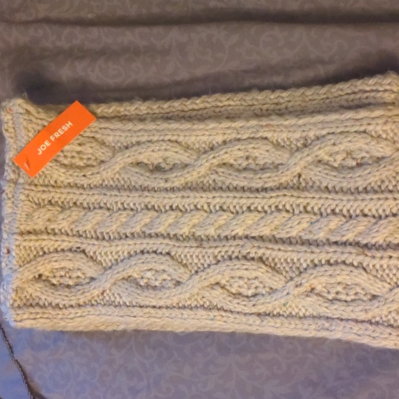 Joe Fresh NWT Beautiful Scarf New - Picture 10 of 11